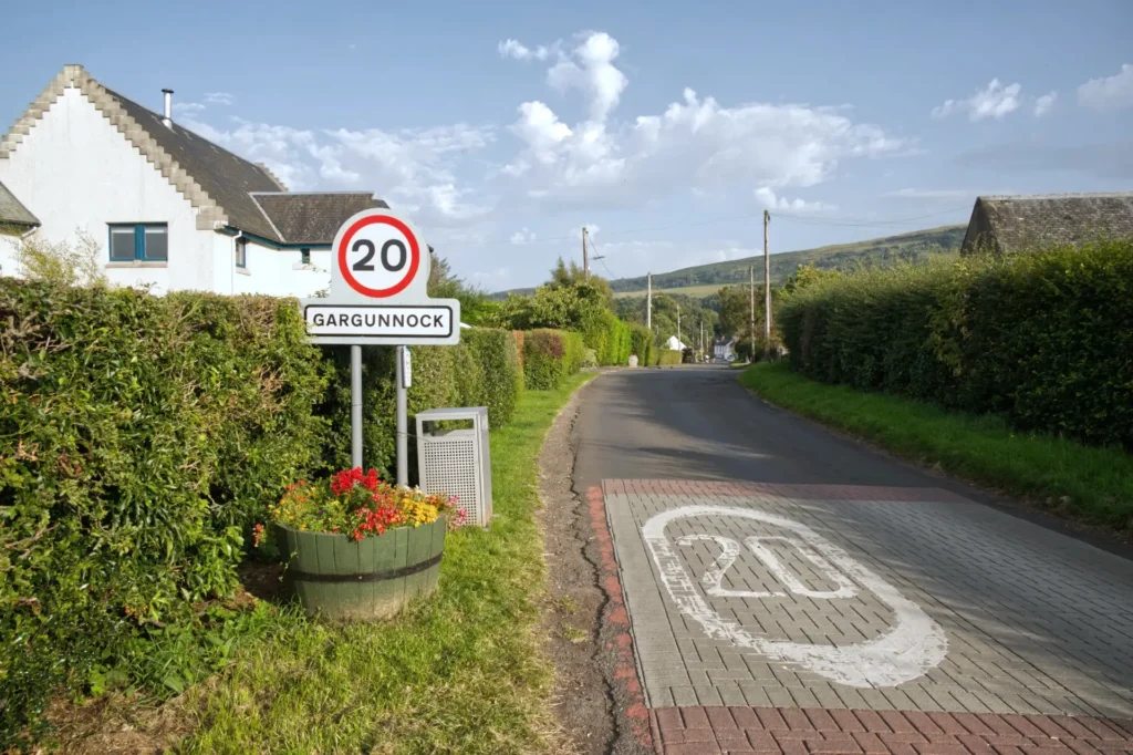 image of road into Gargunnock village